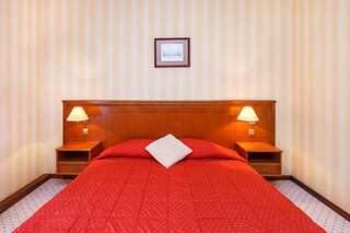 Гостиница Балтийская Звезда Петергоф Двухместный номер с 1 кроватью или 2 отдельными кроватями - Мансарда-1